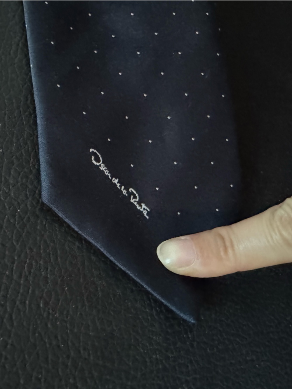 Oscar de la Renta Navy Tie with White Microdots - Picture 6 of 8